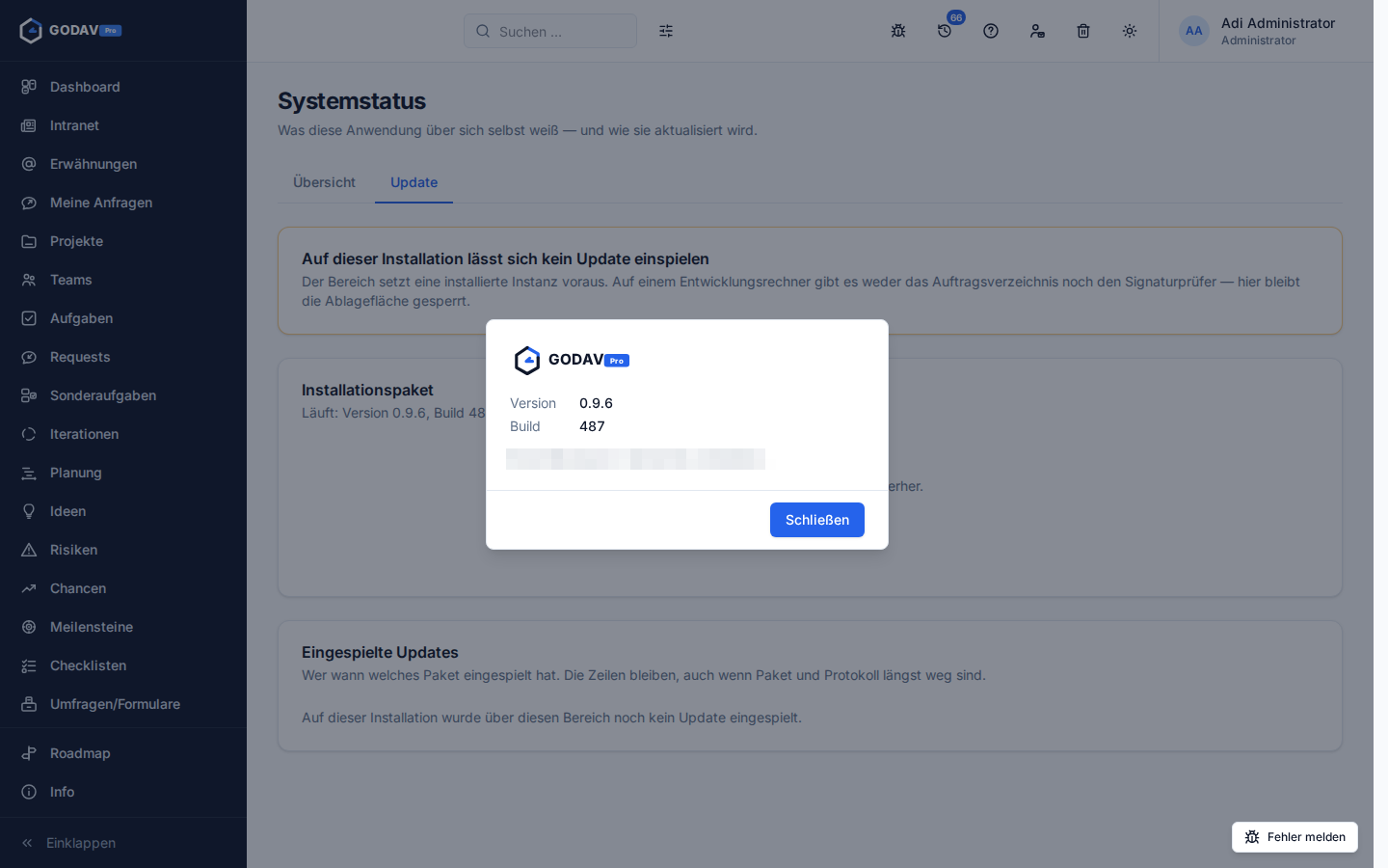 Das Info-Fenster mit Version und Build über der Systemseite